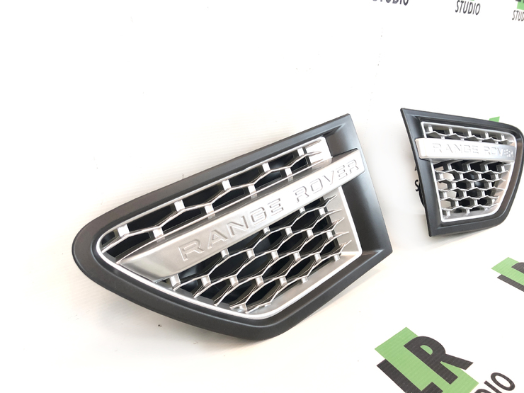 Решетки крыльев жабры Range Rover Sport 2010-2012 графит с надписью RANGE ROVER