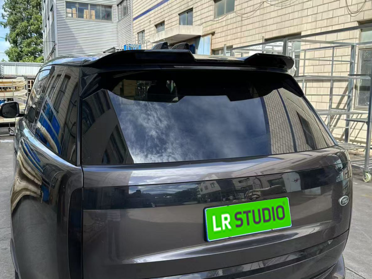 Спойлер крышки багажника Range Rover L460