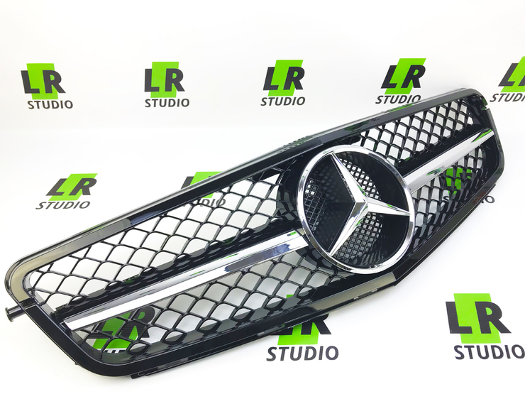 Решетка радиатора Mercedes w204 AMG (2011 - 2015), premium, черная с хром полосой и хром знаком