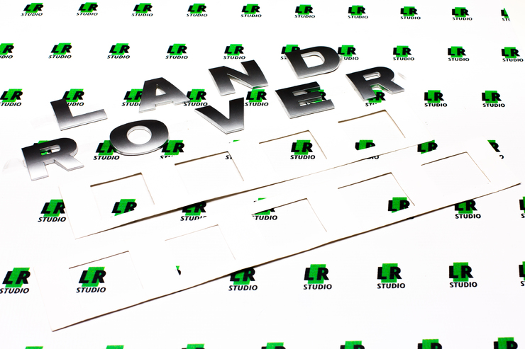 Буквы Land Rover серые матовые