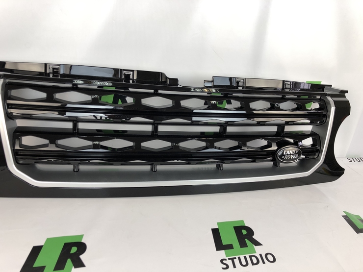 Решетка черная с серой полосой Land Rover Discovery 4 (до 2014 г.в.)