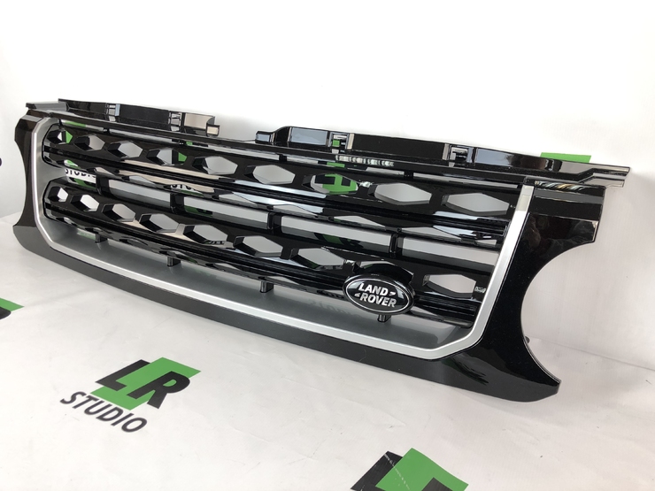 Решетка черная с серой полосой Land Rover Discovery 4 (до 2014 г.в.)